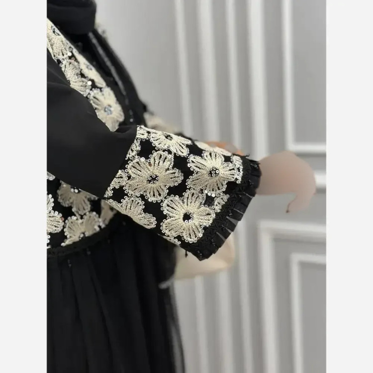 ست سه تیکه کت و دامن و شال مدل روناک جنس مازراتی خرجکار هندی و تور سایز فری 38 تا 46