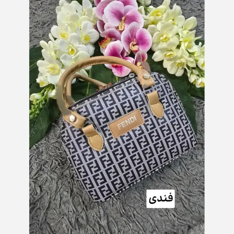 کیف دوشی زنانه مدل شبدر چرمی با بند بلند سایز 15 در 12