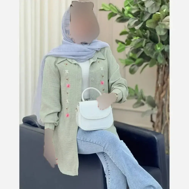 شومیز مانتویی گلدوزی شده طرح شبدر جنس شانتون در دو رنگ کرم و سبز سدری