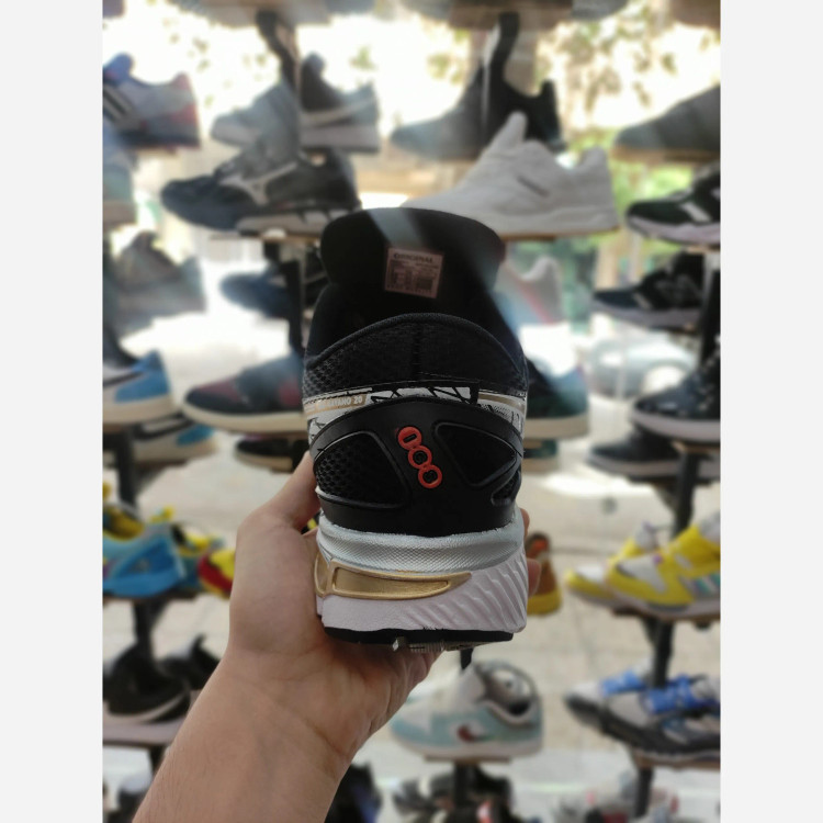 کتونی اسیکس مدل Kayano رنگ مشکی طلایی با رویه ورنی و کفی نرم