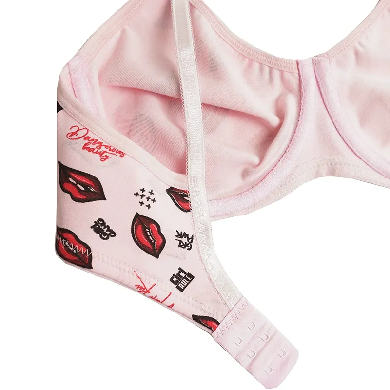 ست شورت و سوتین نخی فنردار طرح لب kiss me سایزبندی کامل