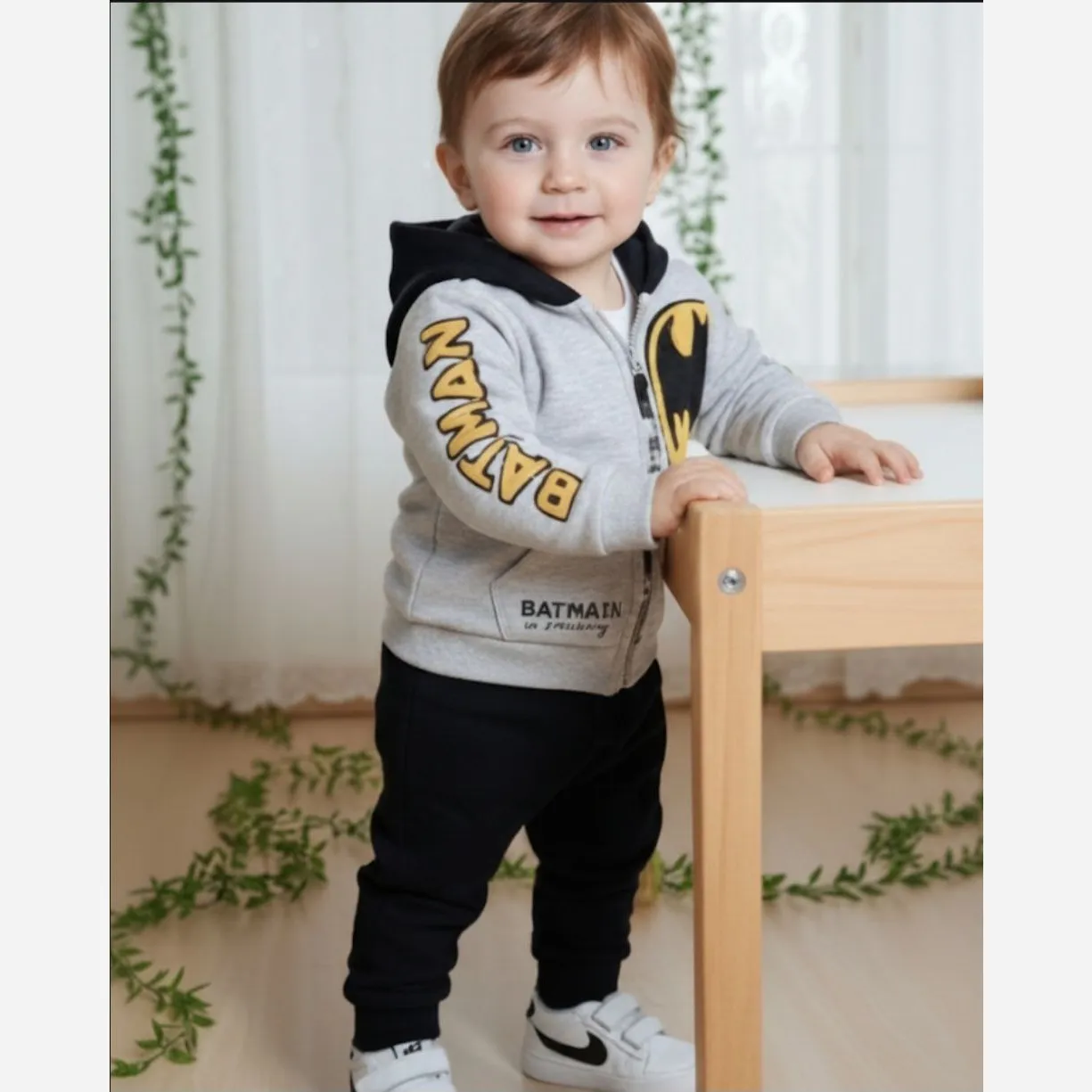 ست سه تکه لباس بچگانه طرح بتمن شامل سویشرت و شلوار تو کرک و بلوز پنبه ای