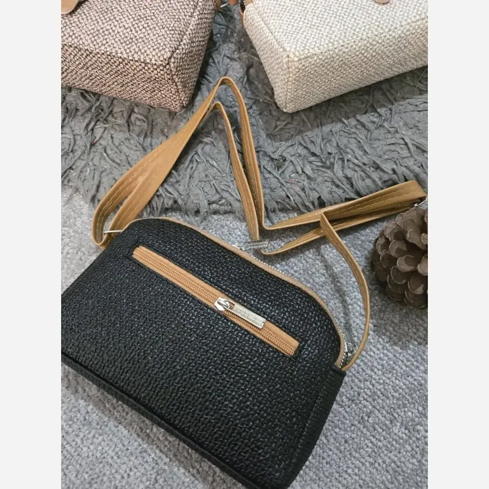 کیف رویال کنفی طرح چرم ابعاد 22 در 15 سانتیمتر
