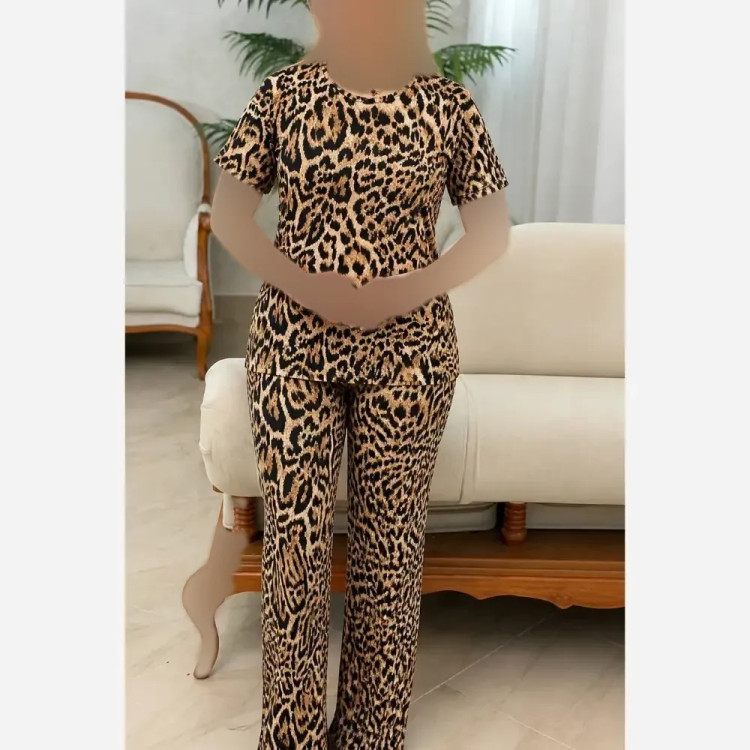 ست تیشرت و شلوار زنانه طرح پلنگی جنس فلامنت گیاهی فول کش فری سایز