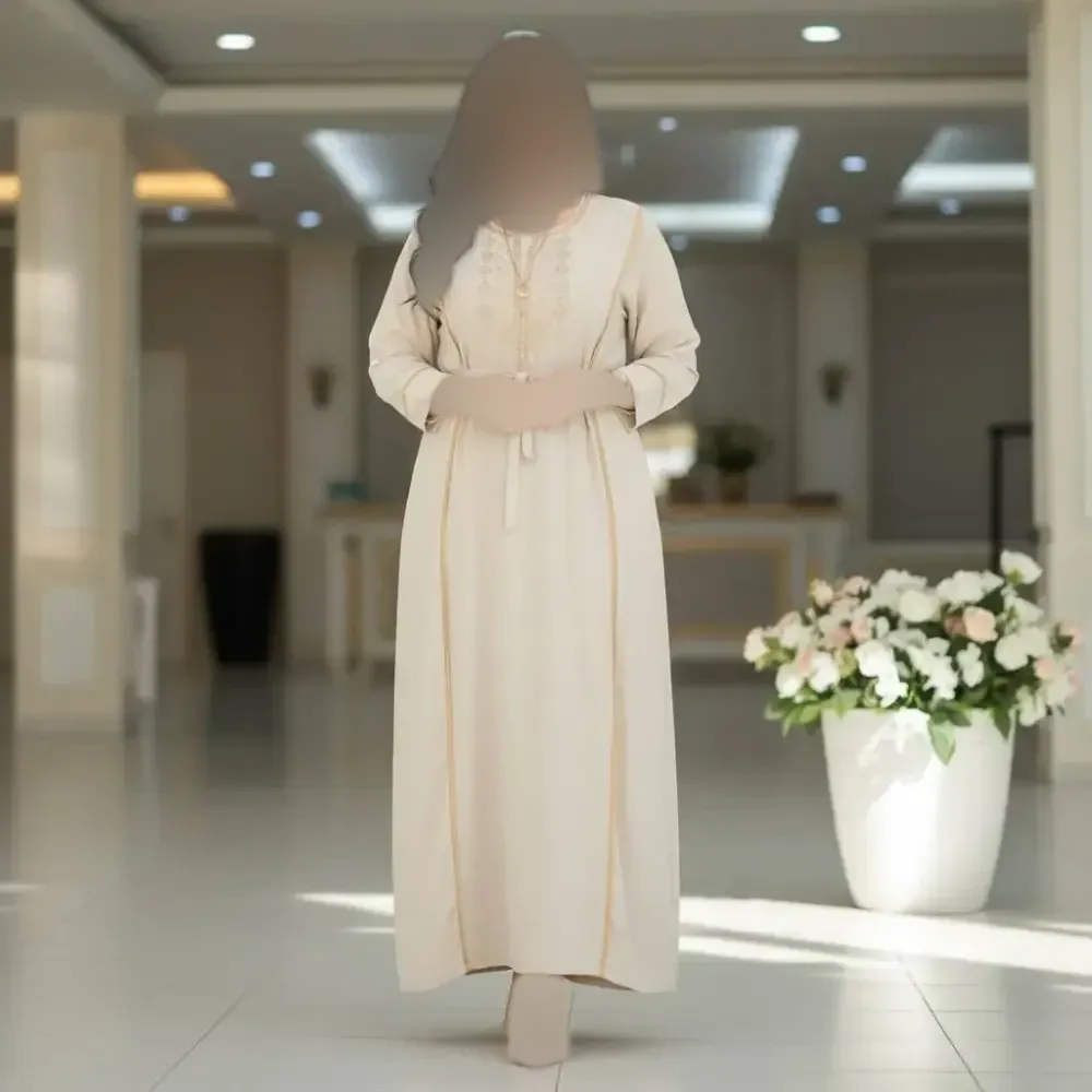 پیراهن نوار دار نخی وارداتی و گلدوزی رنگ استخوانی فری سایز