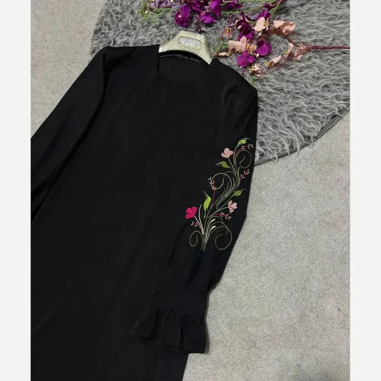 عبا زنانه مدل فرشته جنس الیزه رنگ مشکی گلدوزی شده