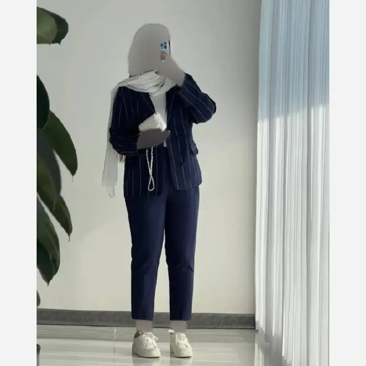 کت و شلوار زنانه مدل ماهی جنس پارچه مازراتی رنگ بندی متنوع سایز یک و دو