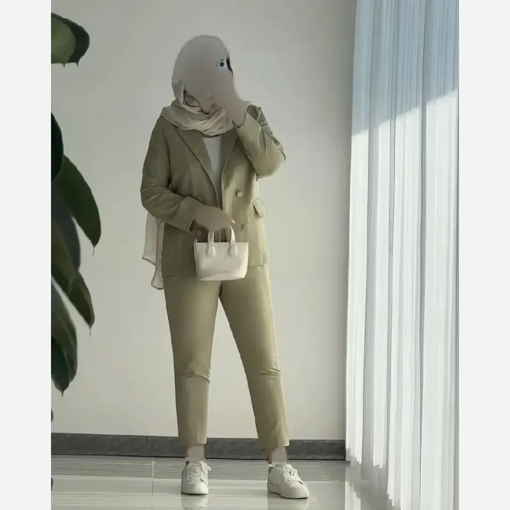 کت و شلوار زنانه مدل ماهی جنس پارچه مازراتی رنگ بندی متنوع سایز یک و دو