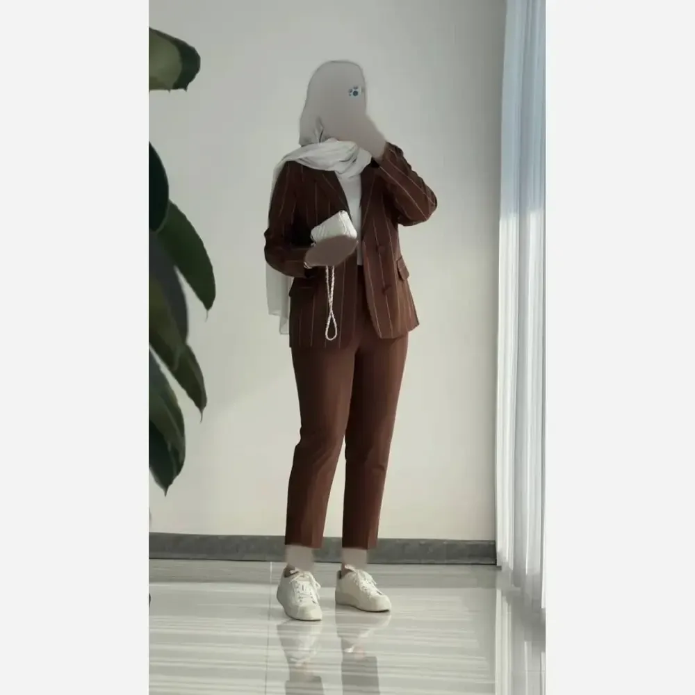 کت و شلوار زنانه مدل ماهی جنس پارچه مازراتی رنگ بندی متنوع سایز یک و دو