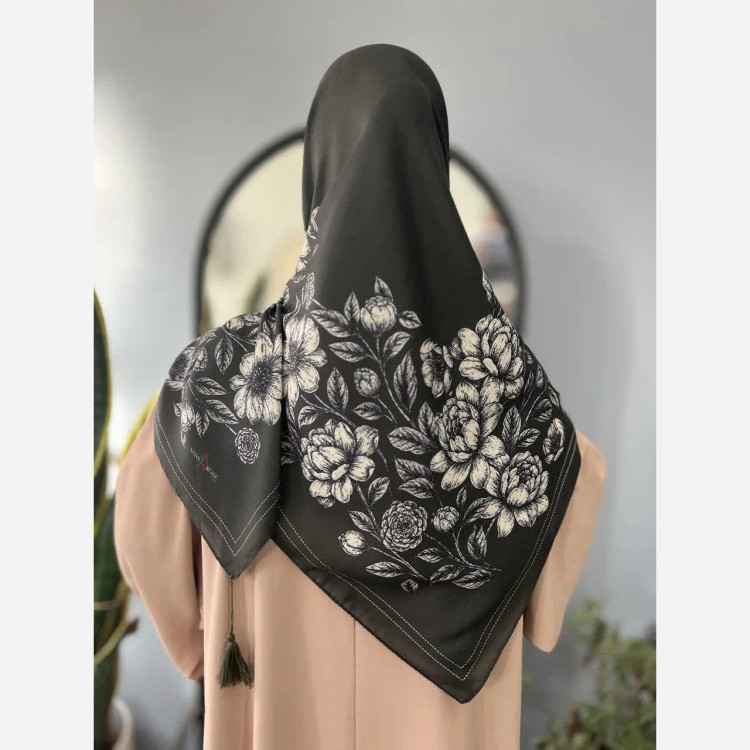 روسری سوپرنخ با طرح گل سبز