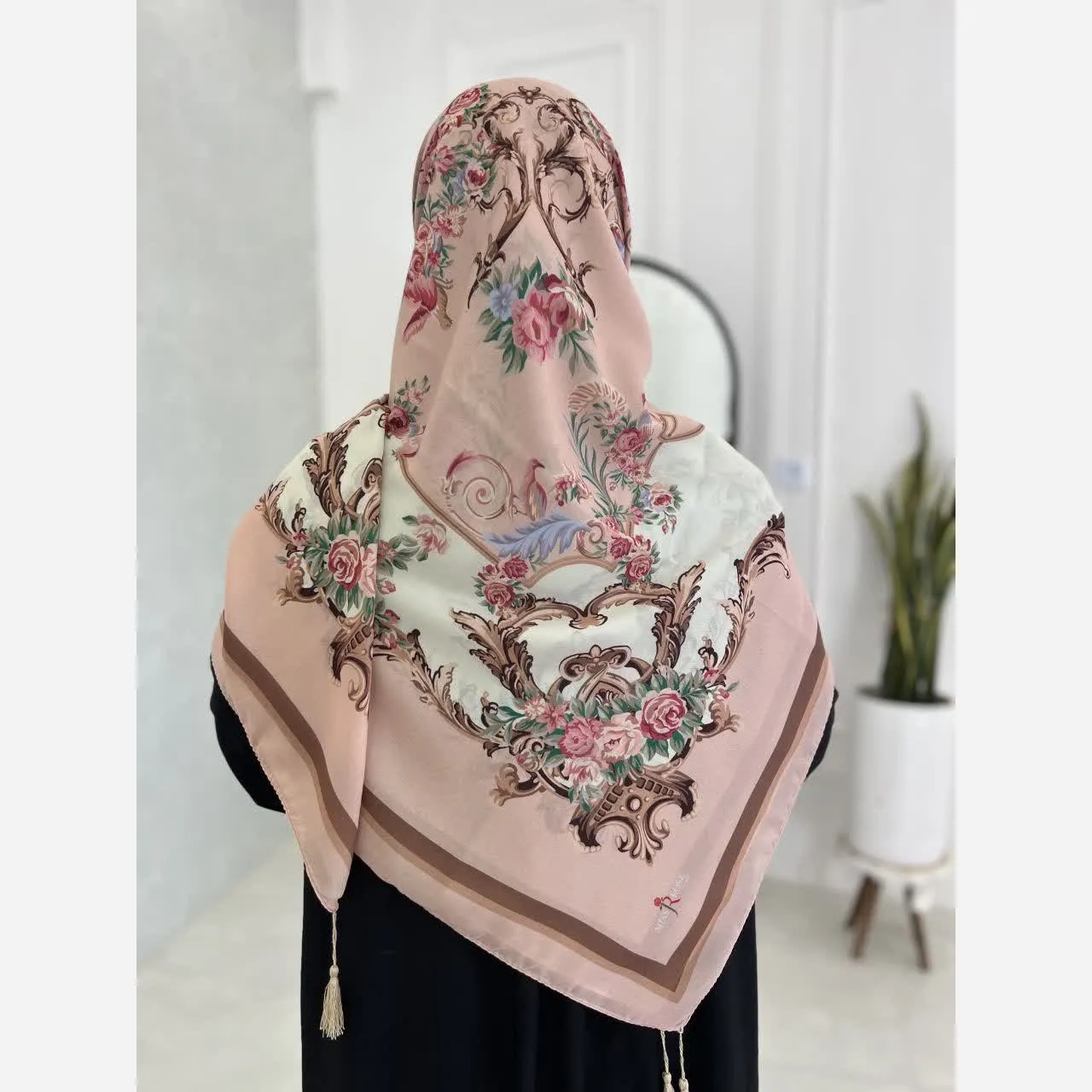 روسری کرپ نخ صورتی قواره بلند