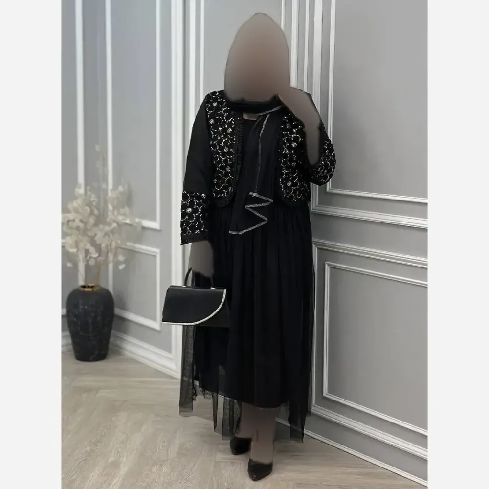 ست سه تیکه مشکی کت کرپ مازراتی و دامن تور سایز فری 38 تا 46