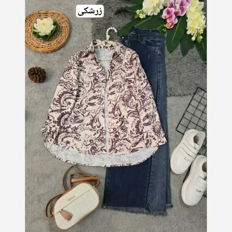 شومیز عسل جنس بیسکویتی طرح دار گرم بالا زرشکی کرم فری سایز
