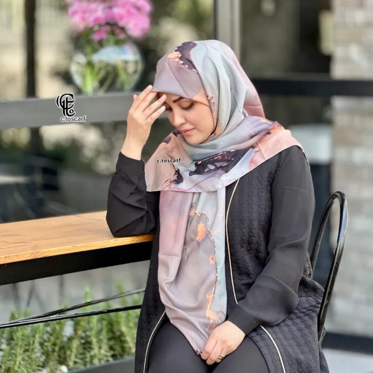 روسری نخ کاستوم طرح هما سایز 140 در 140